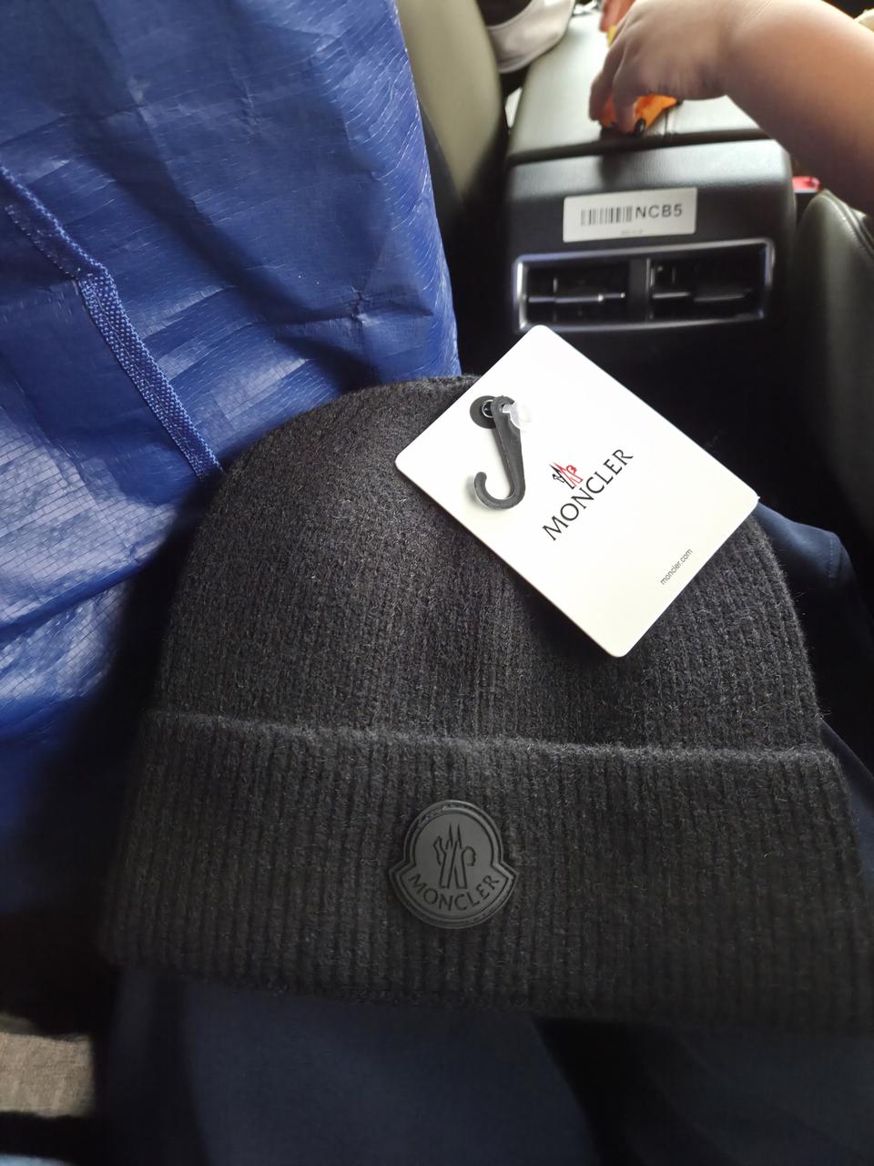 몽클레어 비니흰색도있어요