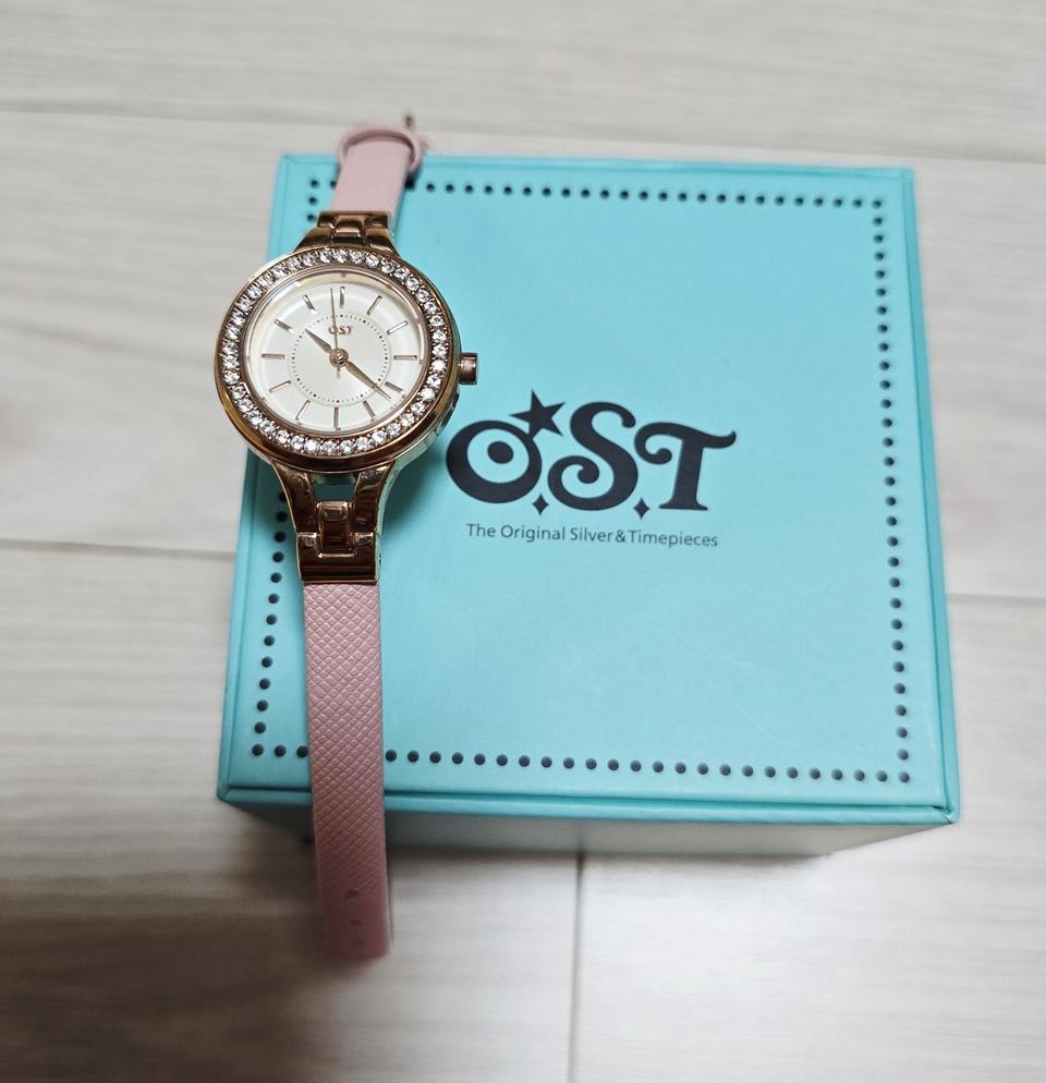 ost 큐빅 핑크 여성시계(새상품.천연가죽+생활방수)