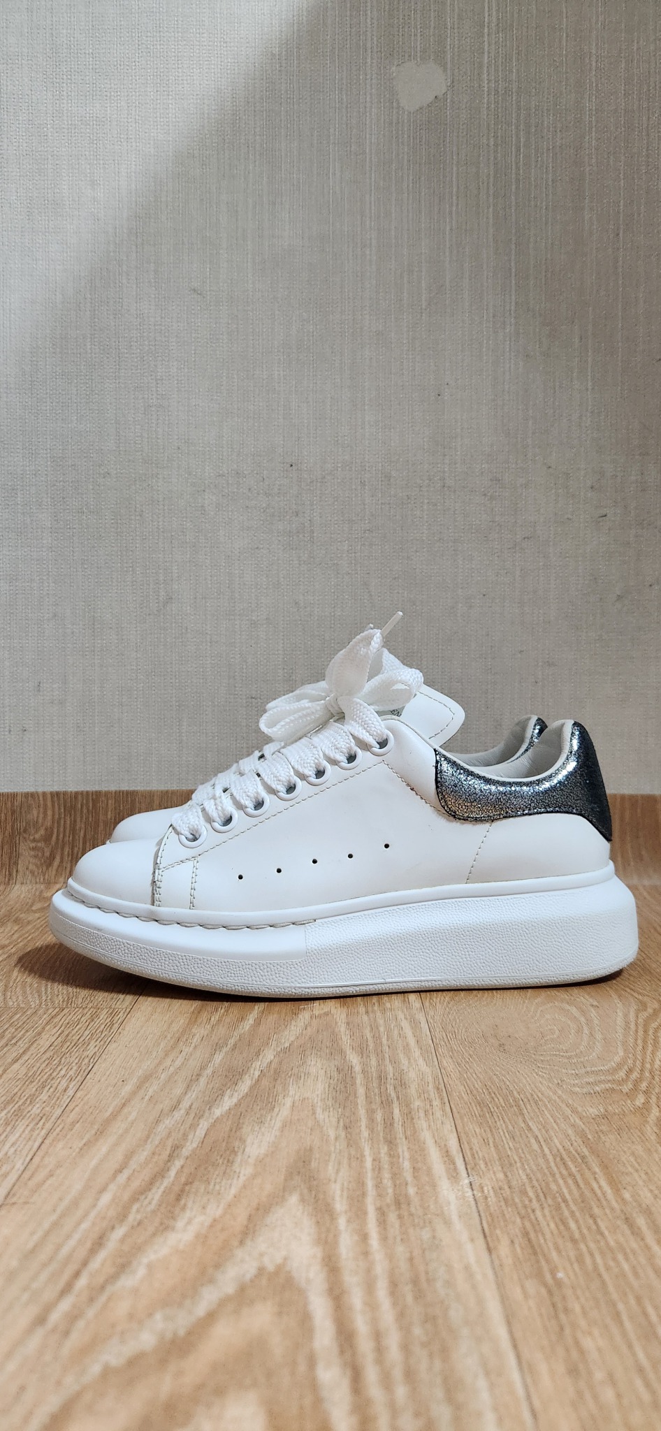 225)알렉산더맥퀸 오버솔 스트랩 스니커즈