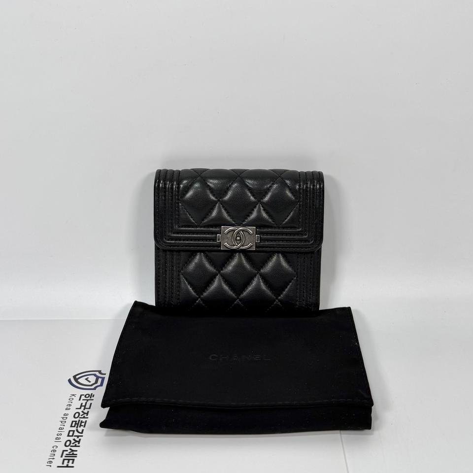 샤넬 보이 플랩 반지갑
