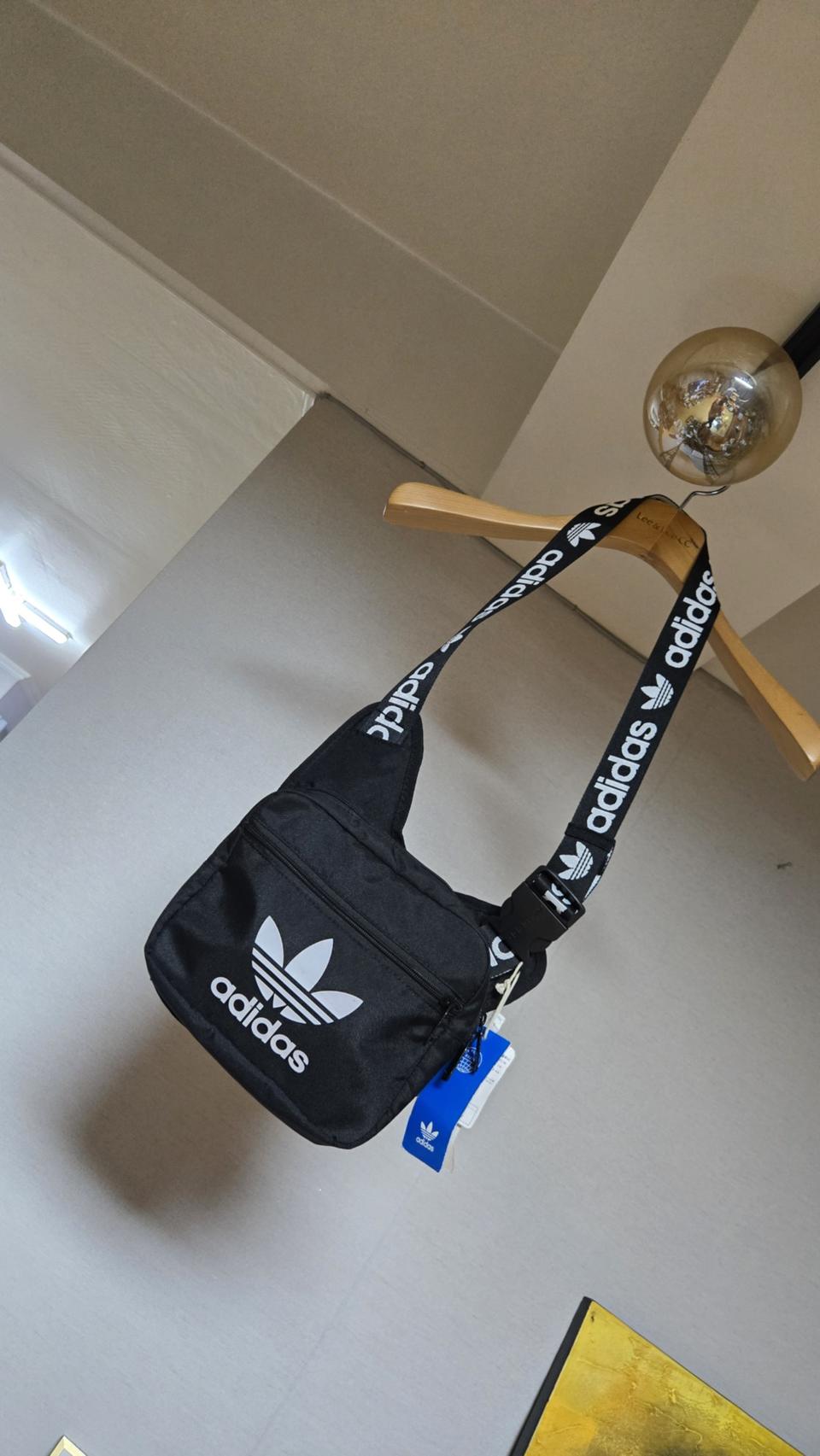 아디다스 슬링백/새상품