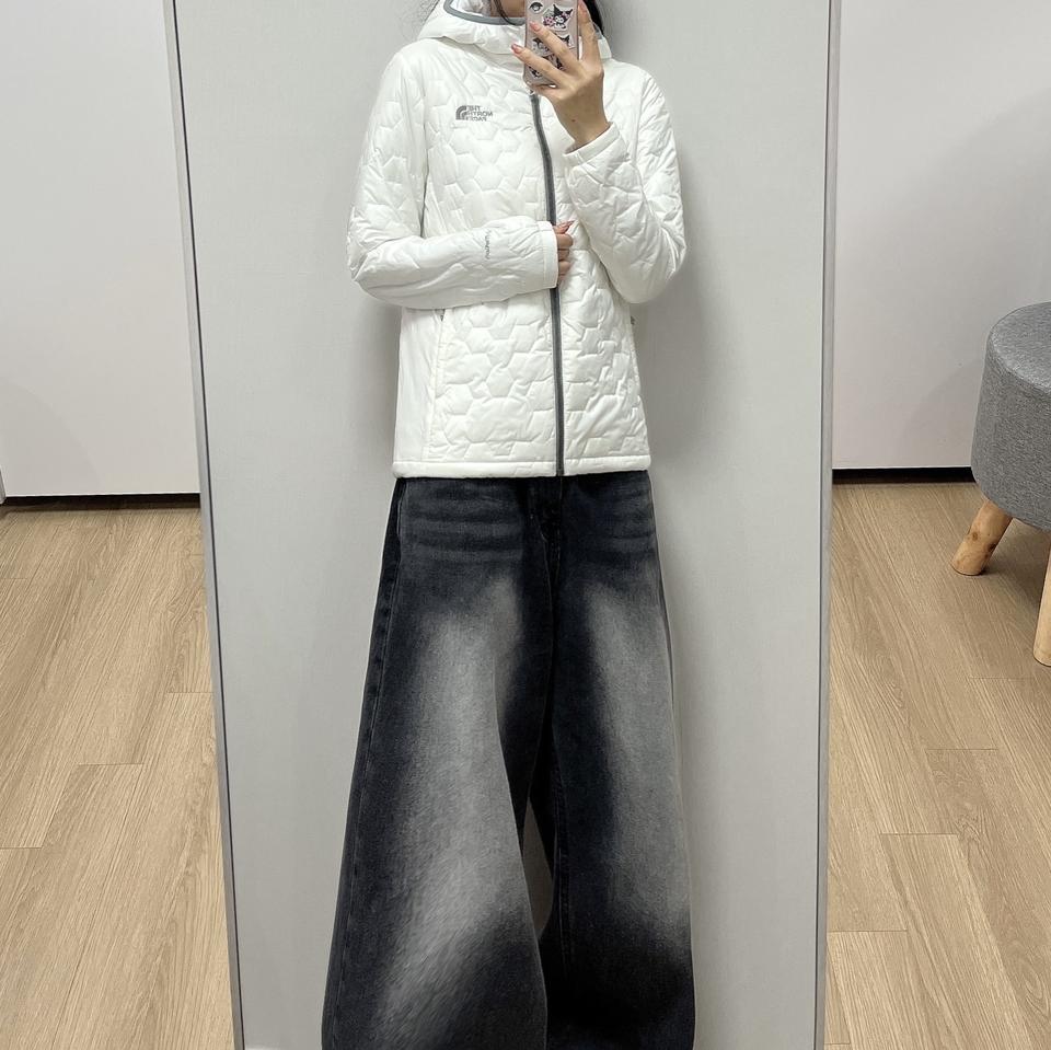 노스페이스 실버 자수로고 화이트 경량 패딩 자켓