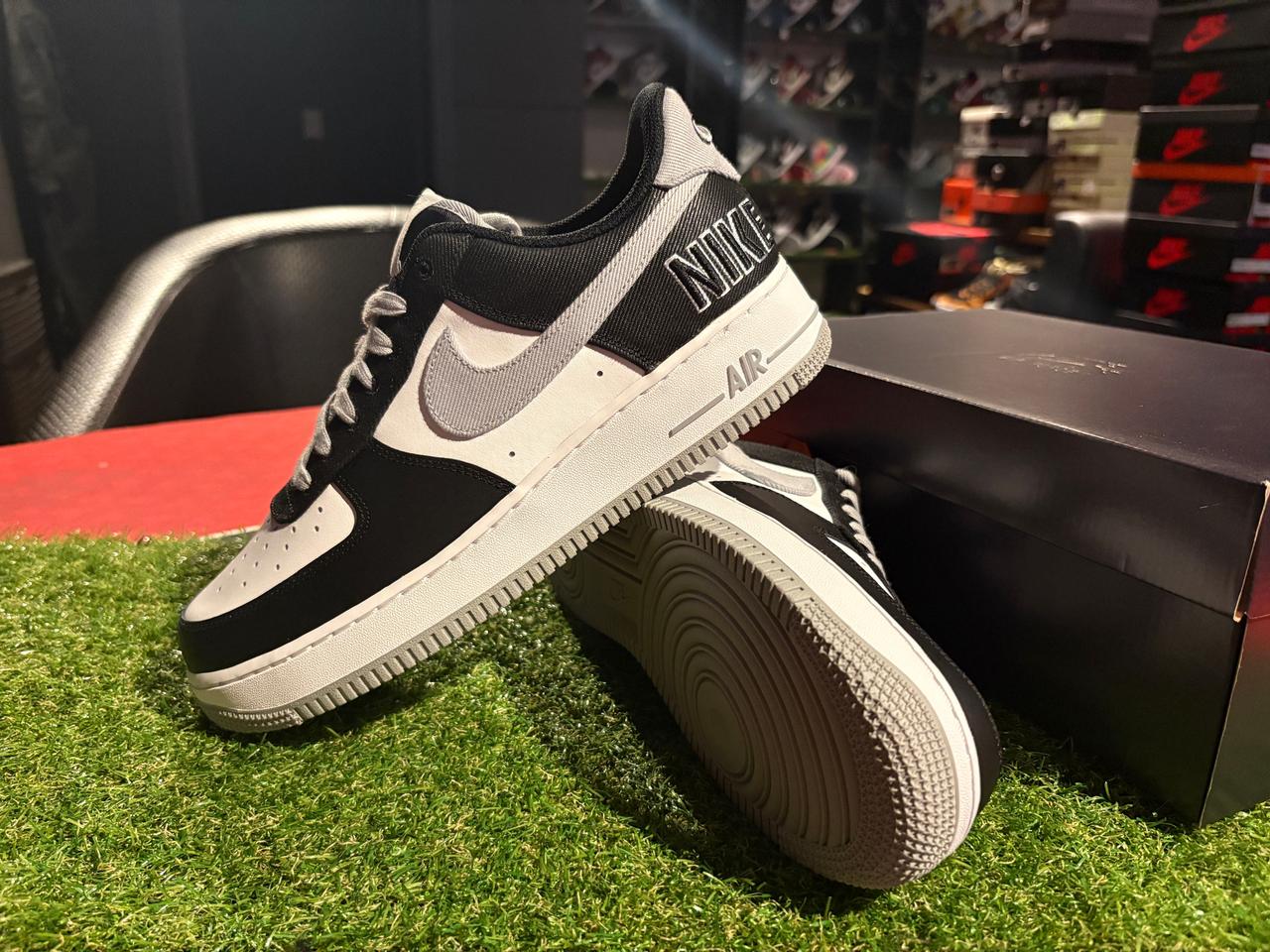 [새상품/270] 나이키 에어포스 EMB