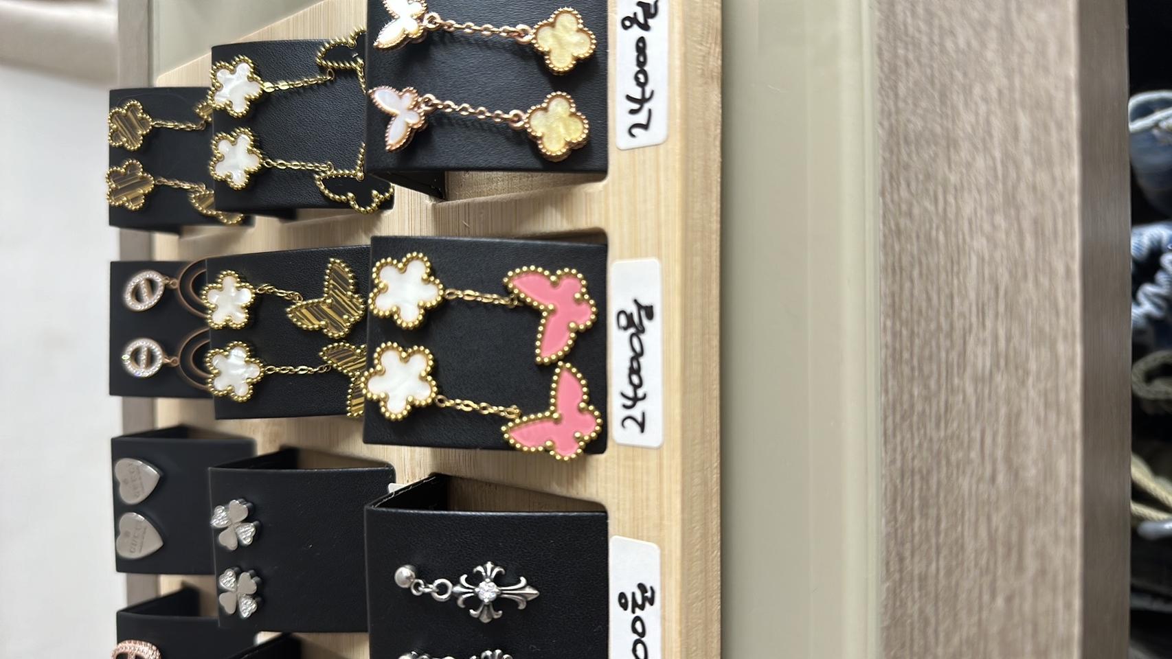 (단독구매불가)반클리프 화이트 핑크 드롭 귀걸이