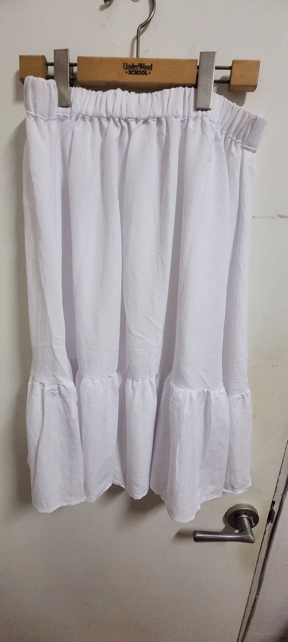 화이트 프릴 6부 스커트 L(새상품)(봄,여름,가을용)