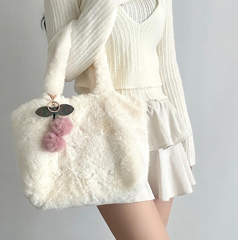 {1+1} 키링 퍼 숄더백 토트백 겨울 털패션(무료배송)