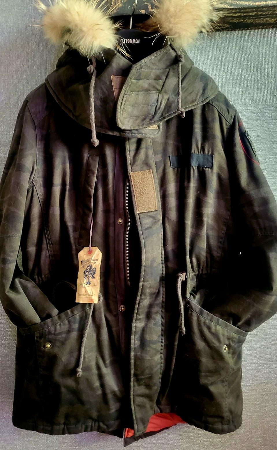 [택달린 새상품] Thursday Island 겨울 밀리터리 카모야상