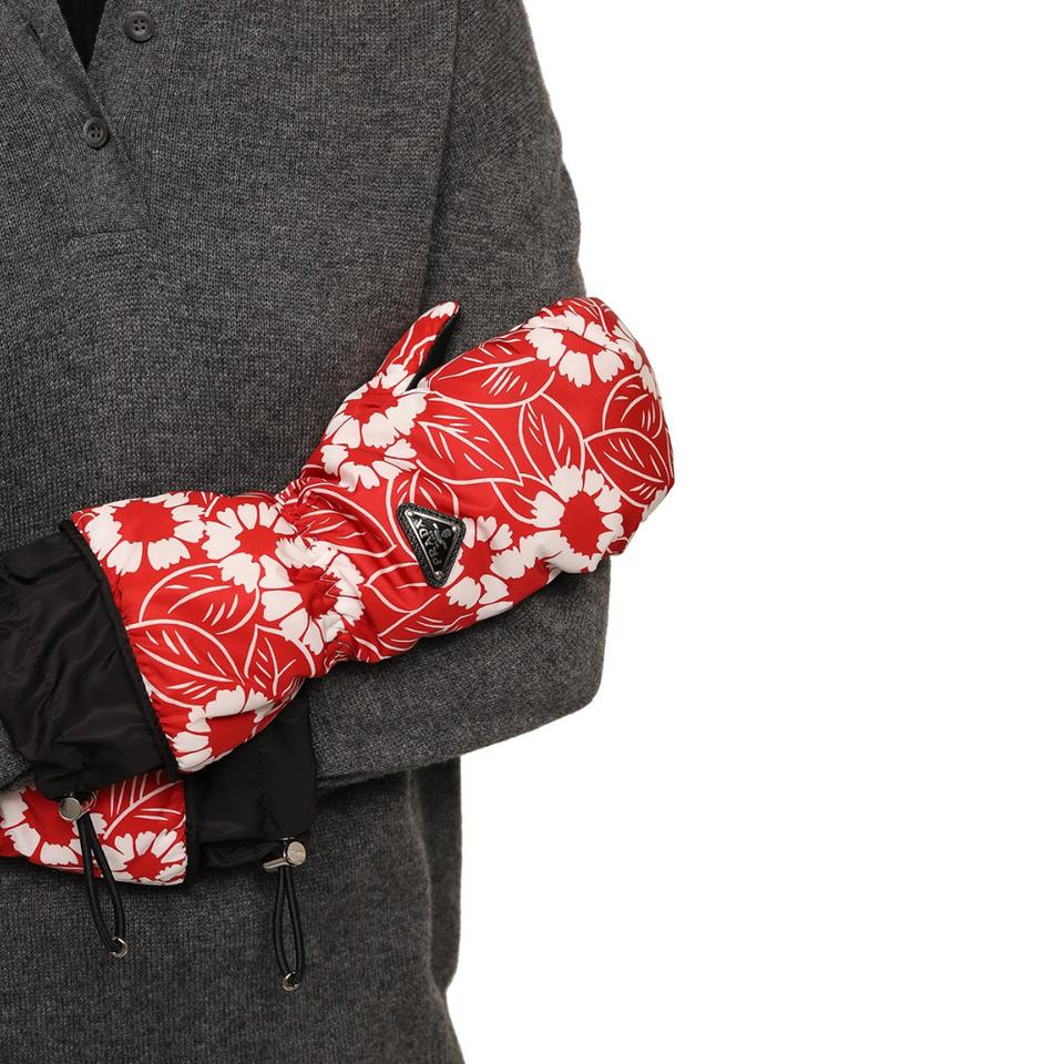 새상품 프라다 패딩 장갑 트라이앵글 로고 플라워 레드