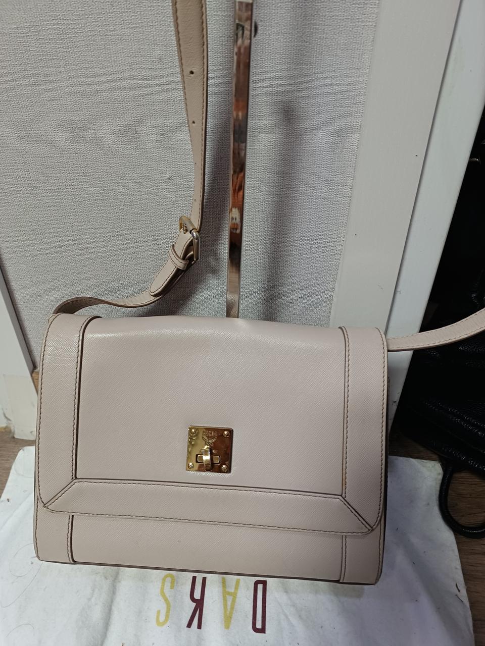 엠씨엠 정품 *상태굿굿 *무료배송 *베이지색