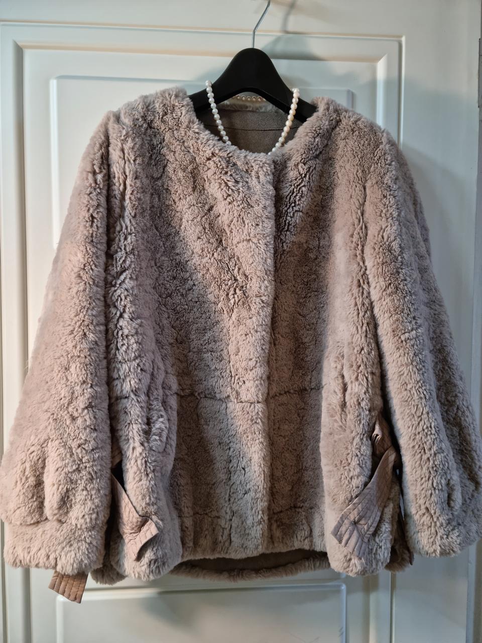 에토프 리본 셔링 볼륨 에코 밍크퍼 코트 자켓