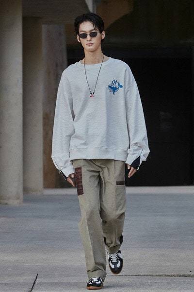 비욘드클로젯 악어가죽 패치 컬렉션 바지