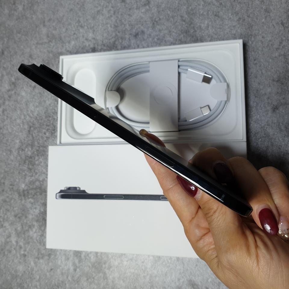 아이폰17에어 블랙 256G 구성품 미사용 S급 풀박스 판매합니다