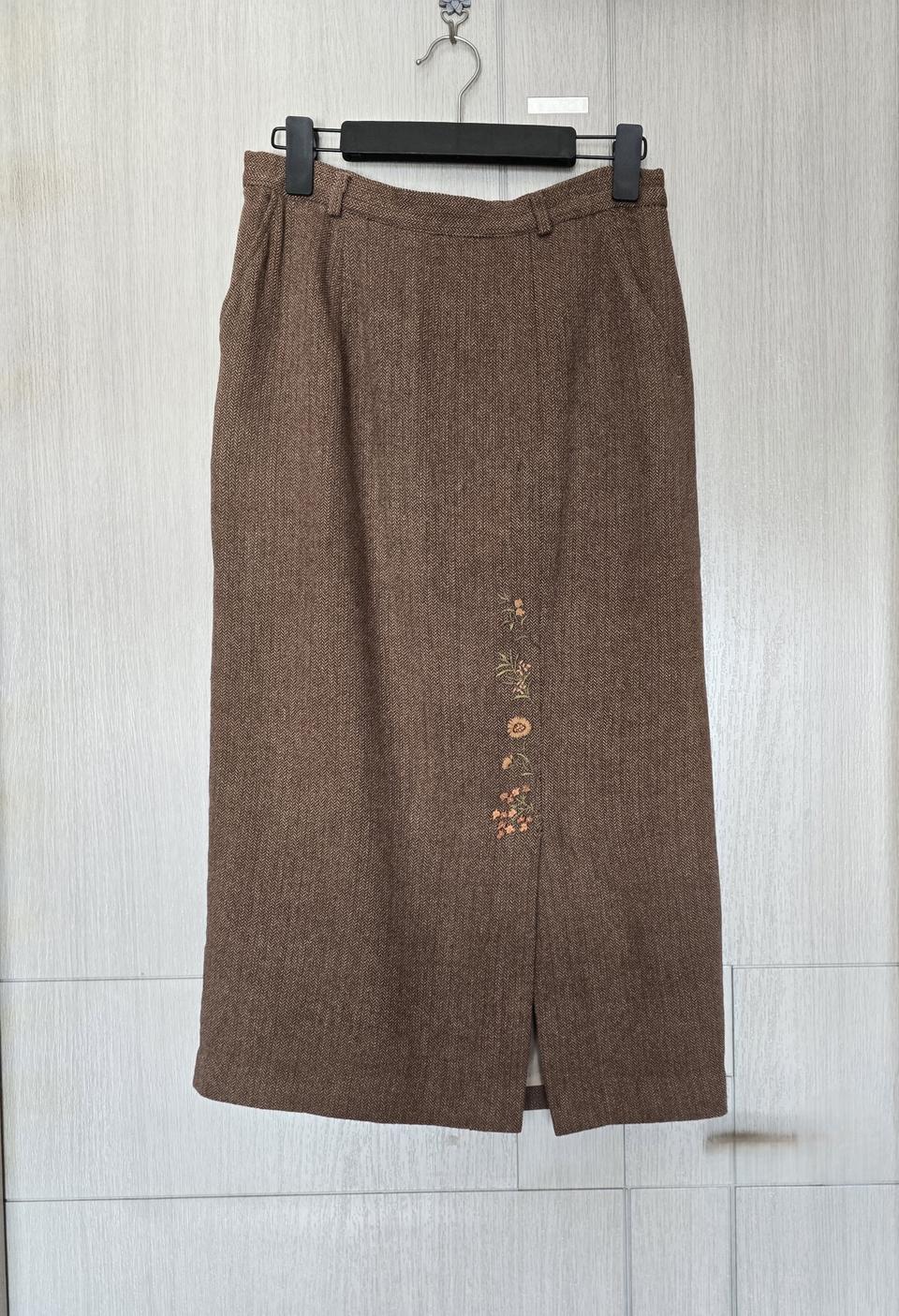 66) 헤링본 울 혼방 자수 롱 스커트