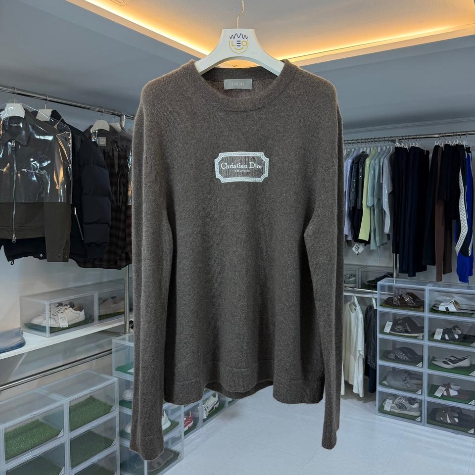 [리오브] 디올 꾸뛰르 자수 로고 캐시미어 니트