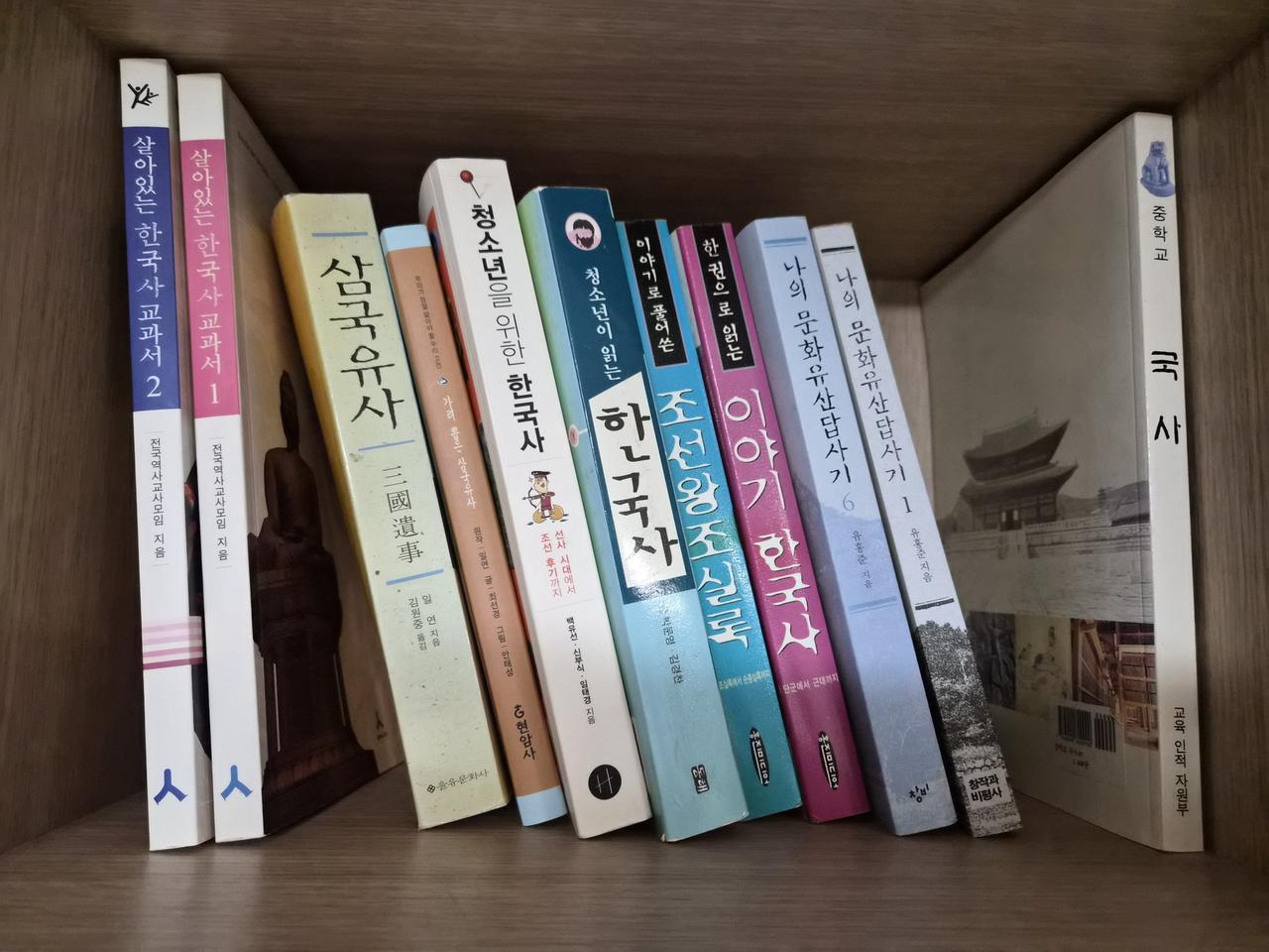 다양한 종류의 책 모음 1