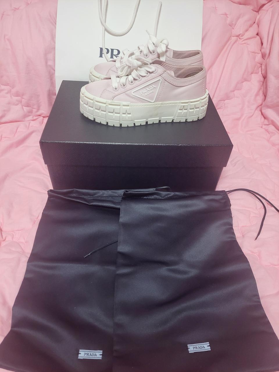 정품)급처1번신은상태최상!프라다 핑크 삼각로고 더블힐 개버딘스니커즈운동화