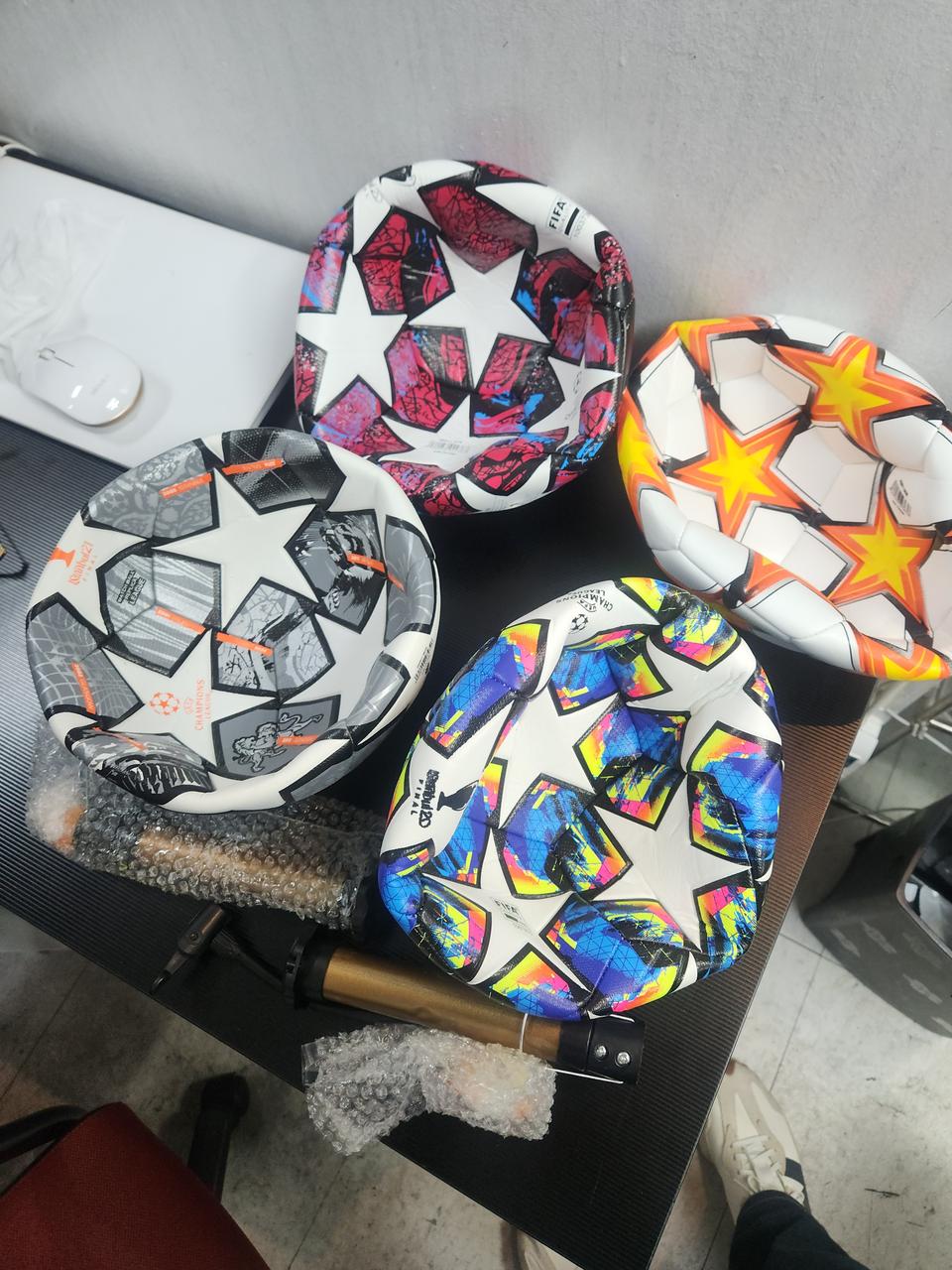 축구공 4개, 바람주입기 2개