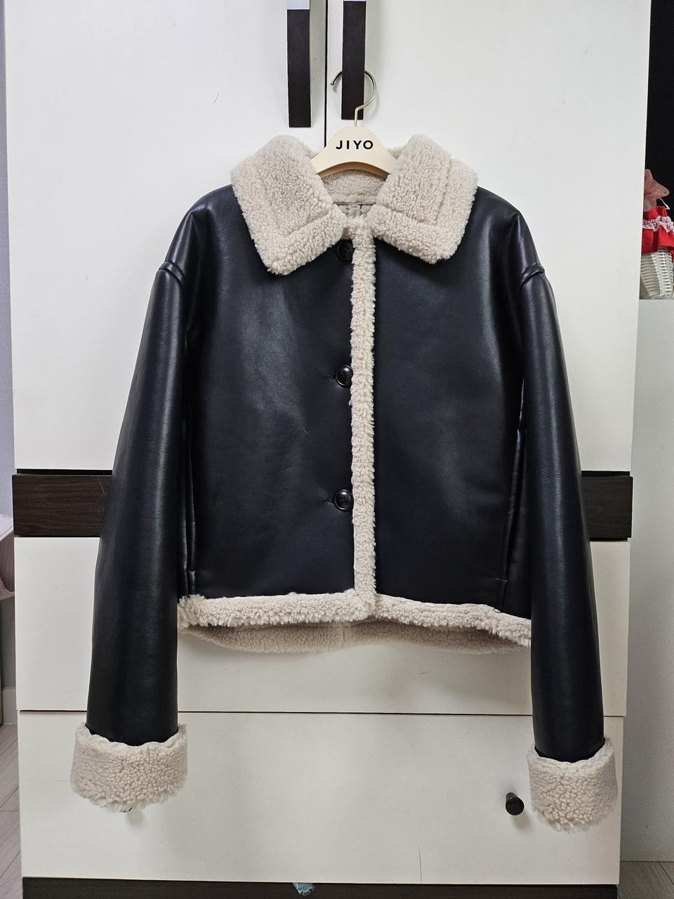 무신사 블랙 가죽 레더 배색 무스탕