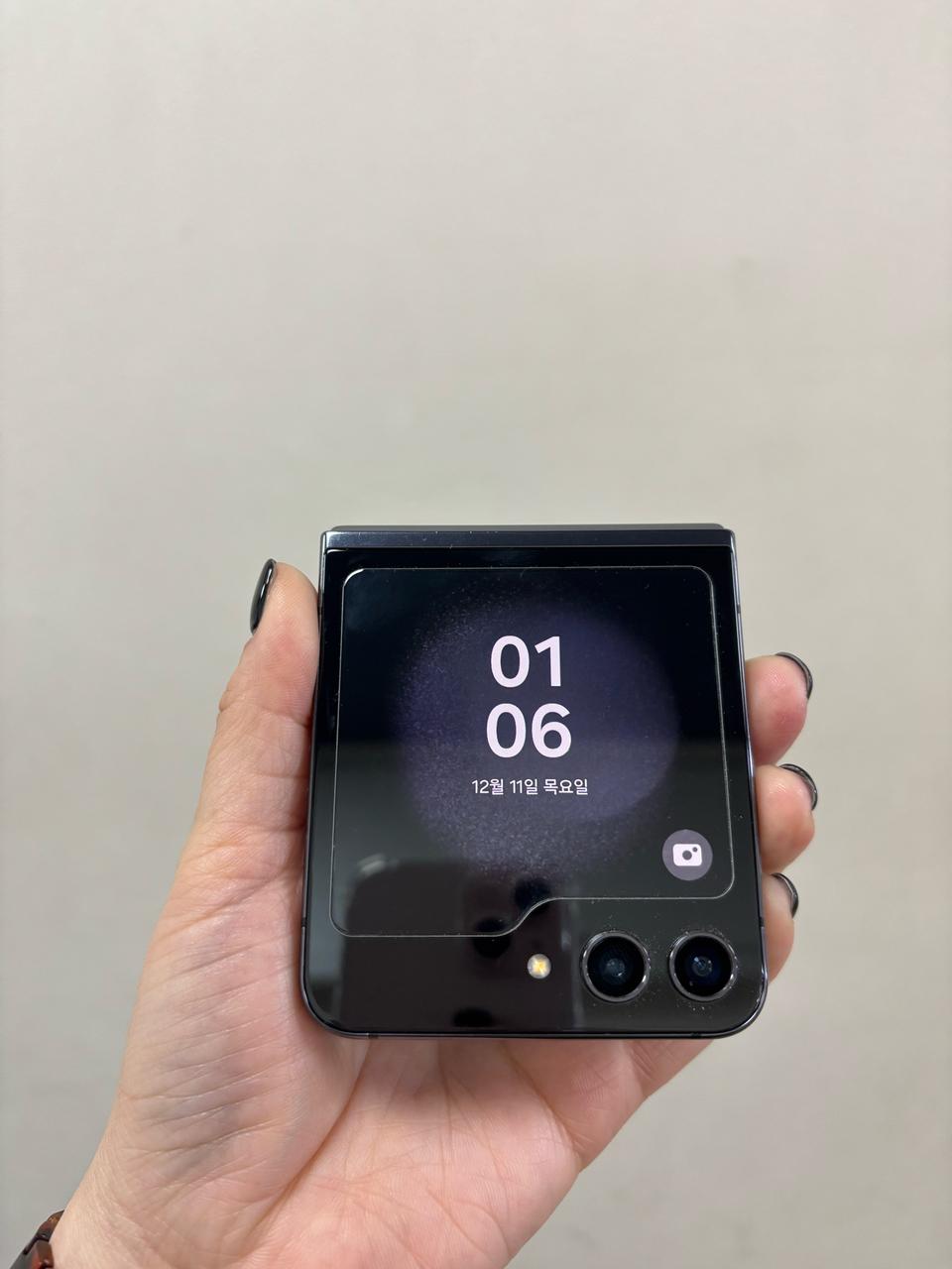 (부산중고폰) 갤럭시z플립 256기가 액정교체후 미사용 판매해요