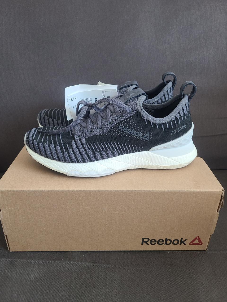 리복 여성용 운동화 245 미사용 새것.