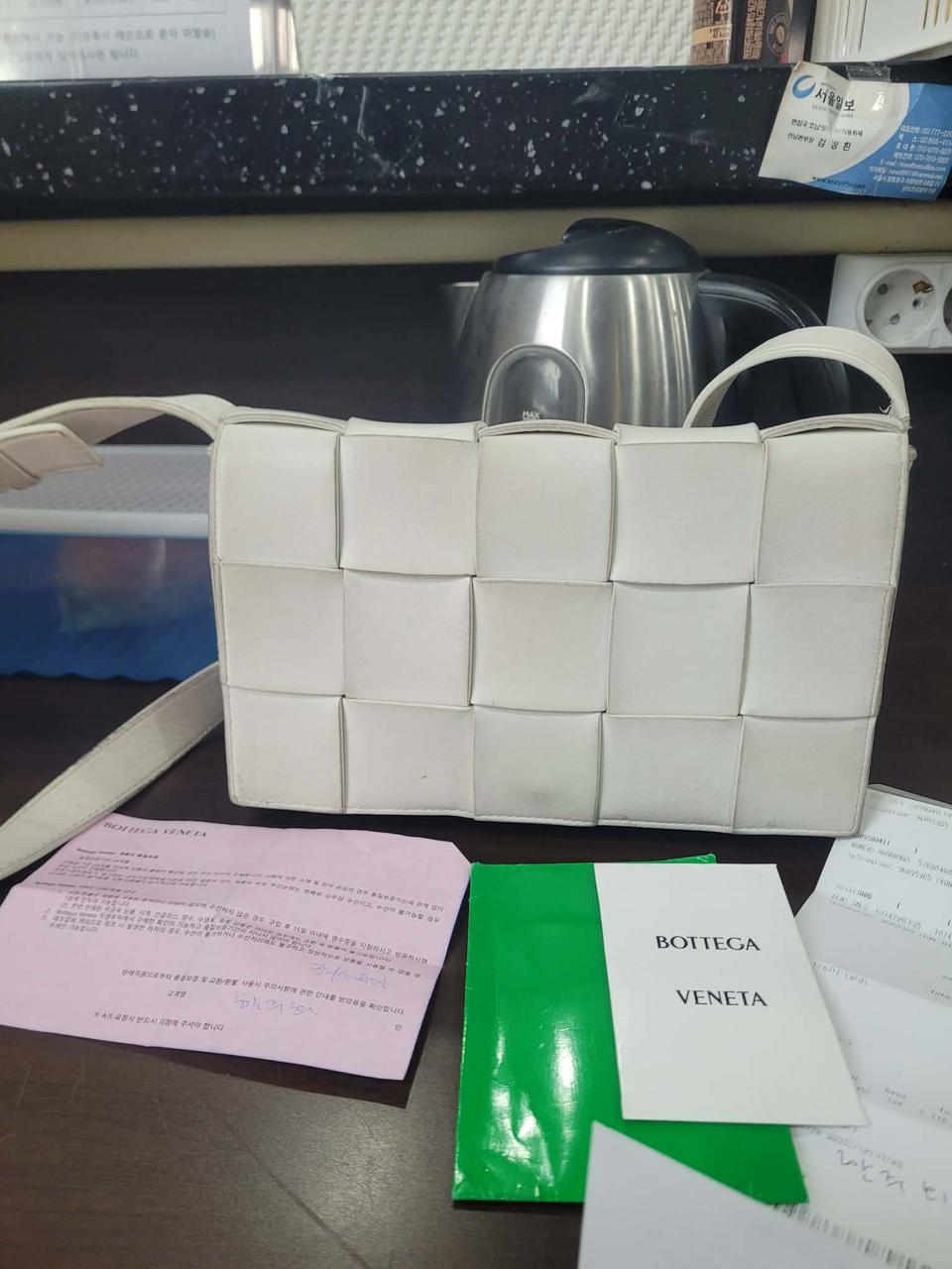 264만 보테가 카세트백 미듐 떼탐만 존재