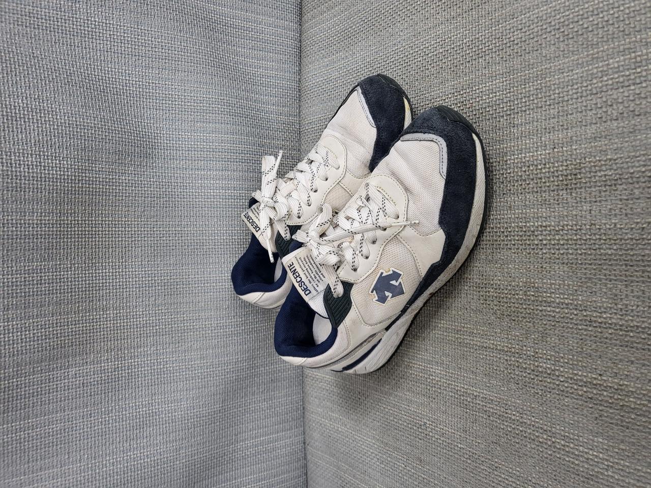 데상트 운동화 240