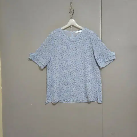 BCBG 잔꽃무늬 블라우스 n4871 애슐리상점