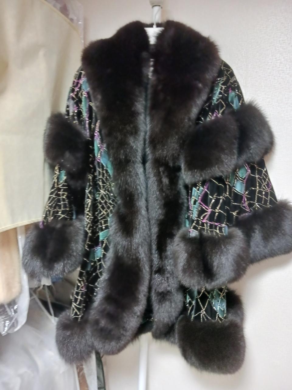 LONE YU  로열 코트