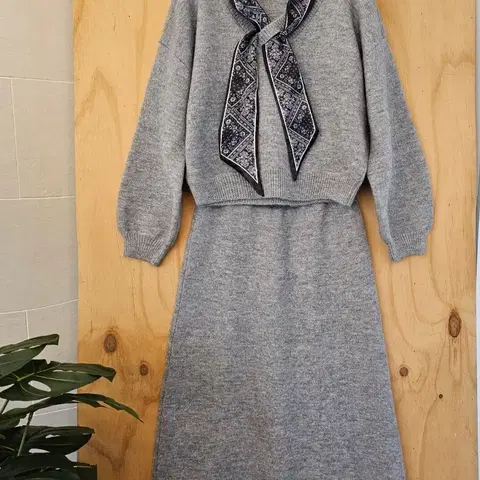 스카프 브이넥 니트 치마 세트 (챠콜)새옷