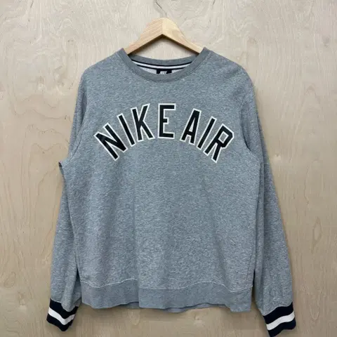 나이키 로고 맨투맨