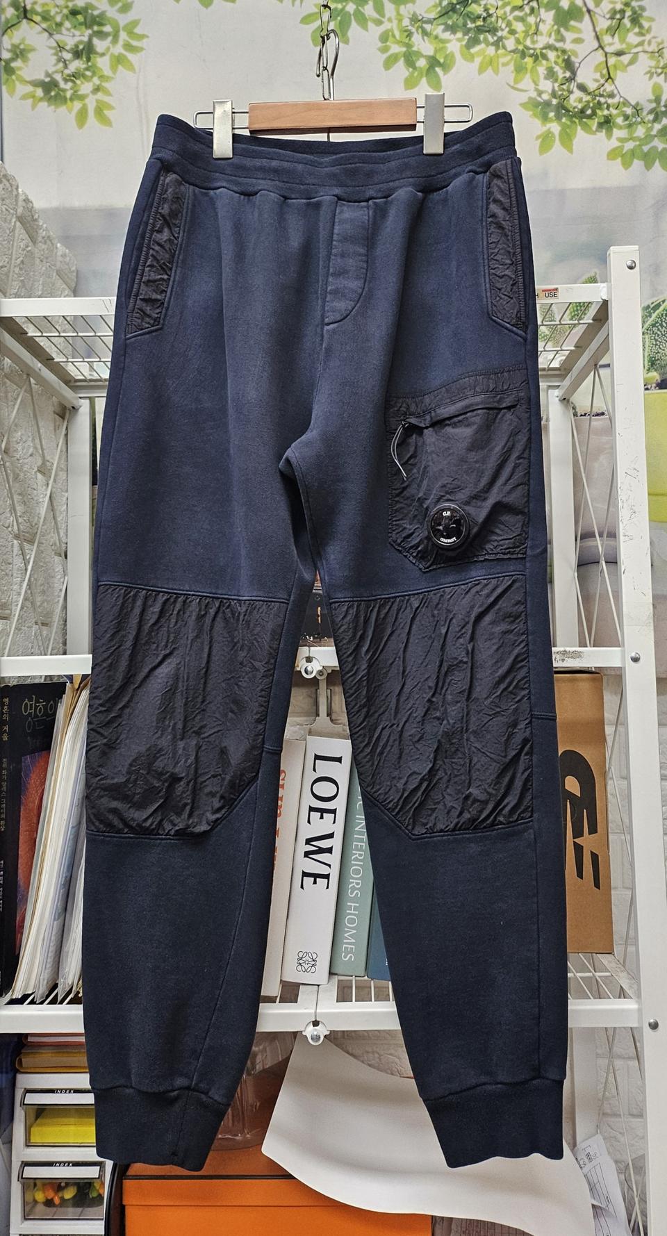 CP컴퍼니 조거팬츠 32  다이애거널 플리스 렌즈 기모 조거팬츠 MM13