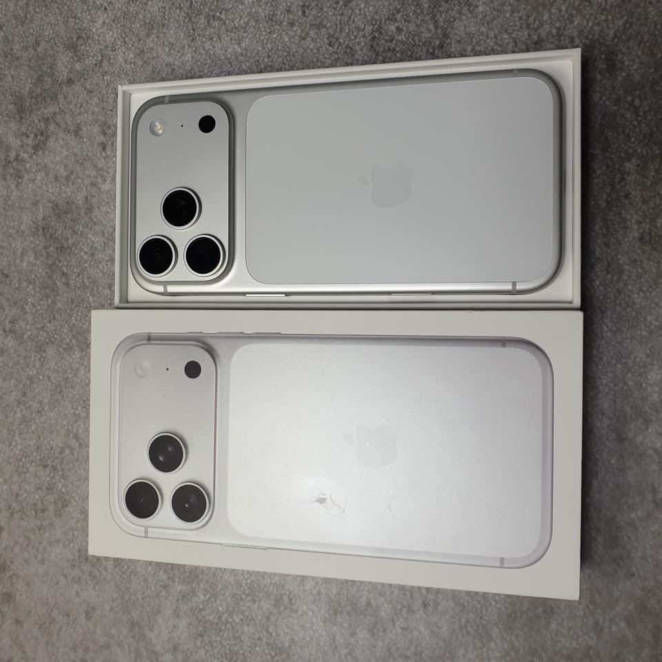 아이폰17프로맥스 실버 256G 구성품 미사용 S급 풀박스 판매합니다