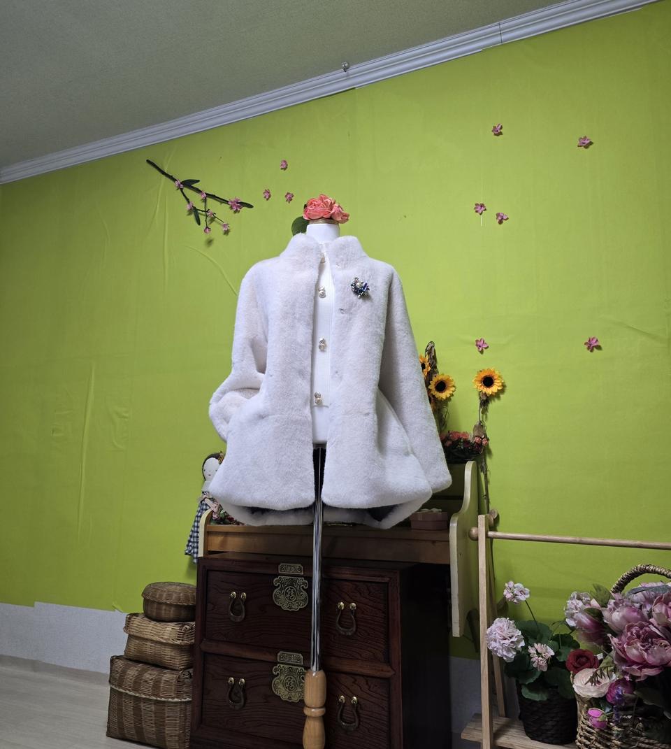 데이트룩/ 밍크코트/ 프릴미니코트 /고리단추 / 베이지 / 페이크퍼 여성