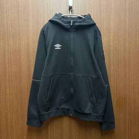 엄브로 후드집업 105