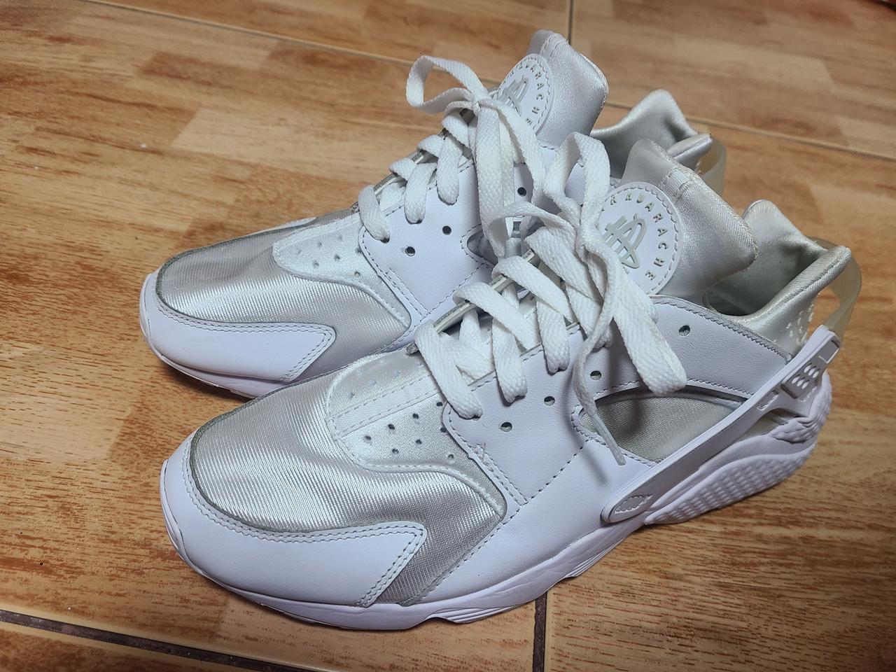 나이키 허라취 화이트 270(260추천)