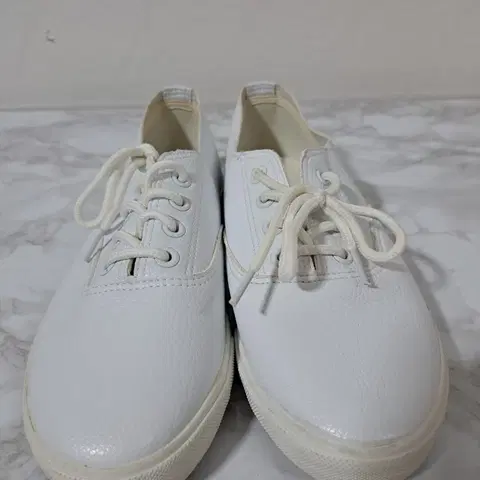 loceo 여성 흰색 스니커즈 245