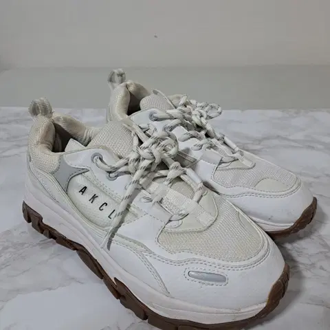 아키 클래식 여성 운동화 250