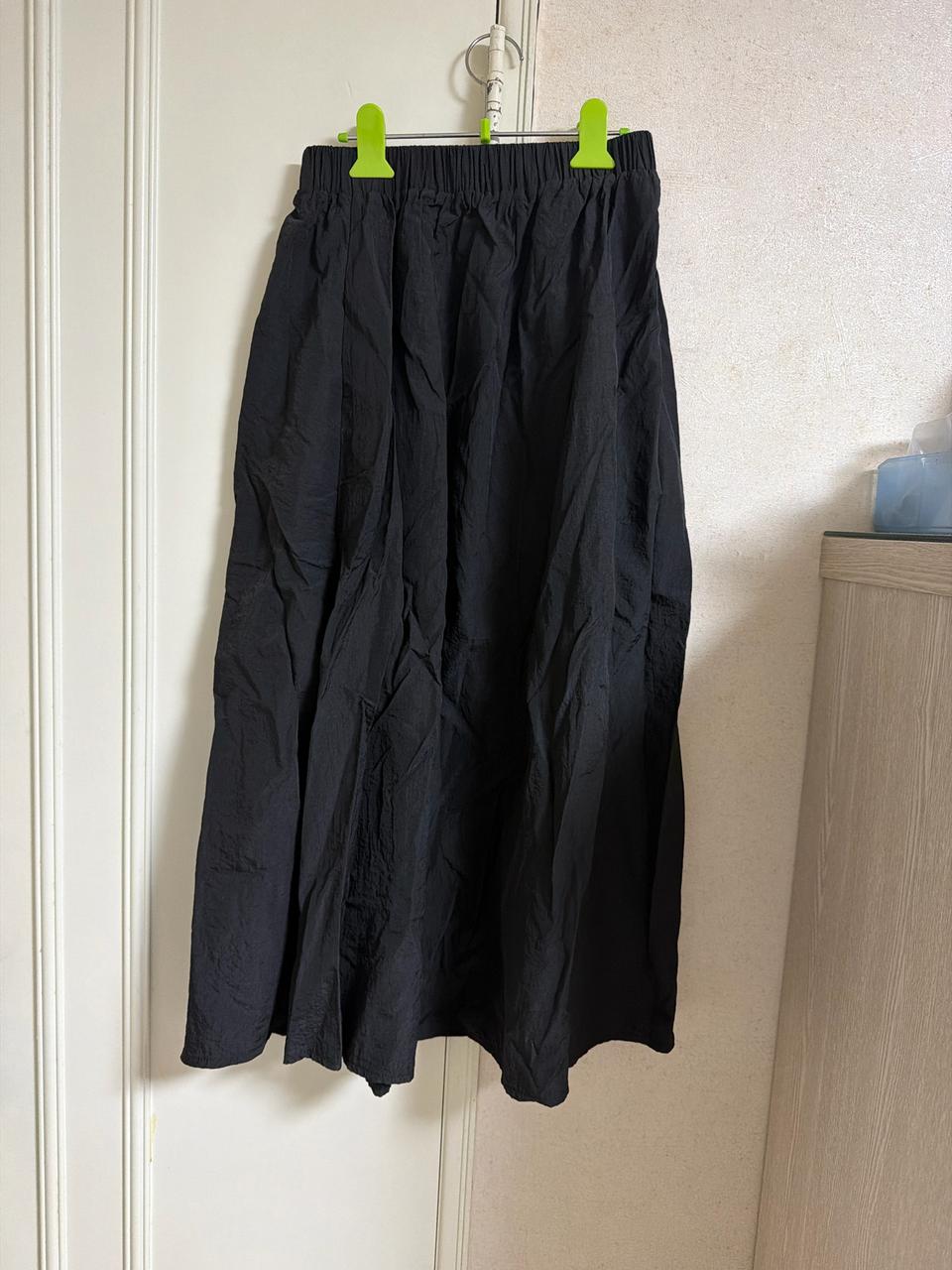 검정색 바스락 치마m