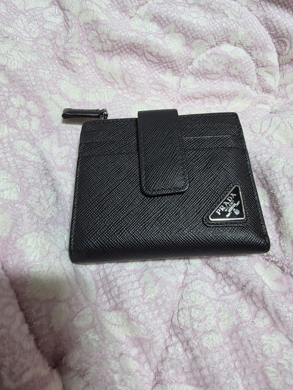 프라다 사피아노 삼각로고 남자 반지갑