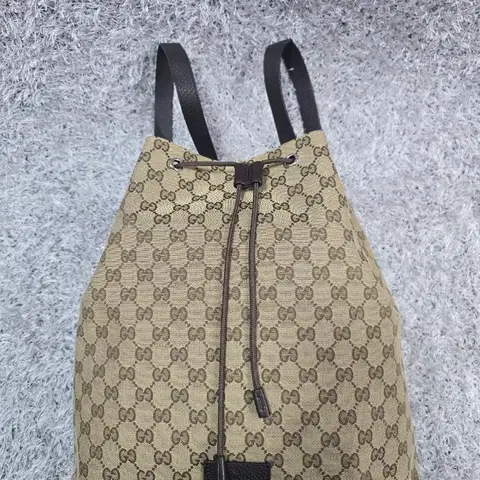 구찌 GG 캔버스 드로스트링 백팩