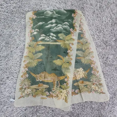 페라가모 실크 스카프