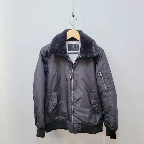 L) 리미티드 겨울 항공점퍼