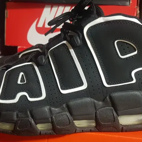 나이키 모어 업템포 검흰 265