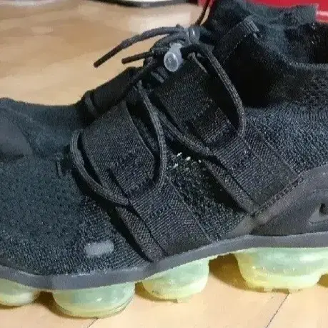 나이키 에어 베이퍼맥스 유틸리티 블랙볼트 브라이트 크림슨