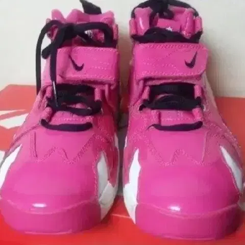 나이키 DT 다이아몬드 터프 맥스 96 흰핑크 235