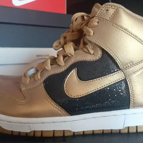 나이키 덩크하이 프리미엄 골드 검금 250