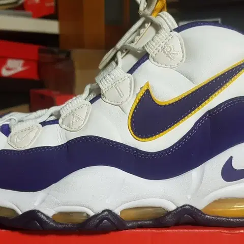 나이키 업템포 데릭 피셔 270