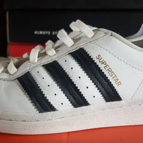 아디다스 슈퍼스타 240