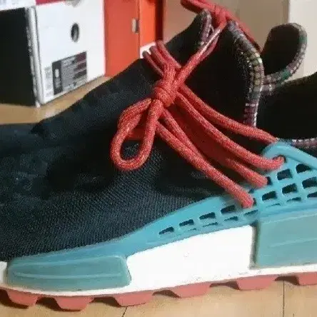 아디다스 X 퍼렐 윌리엄스 Hu NMD 255