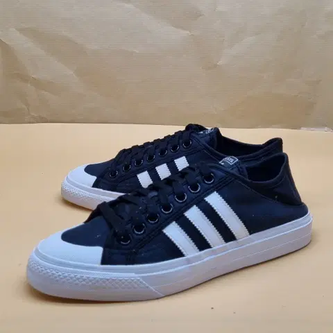 아디다스 컬렙시브. 니짜 로우 스니커즈265_